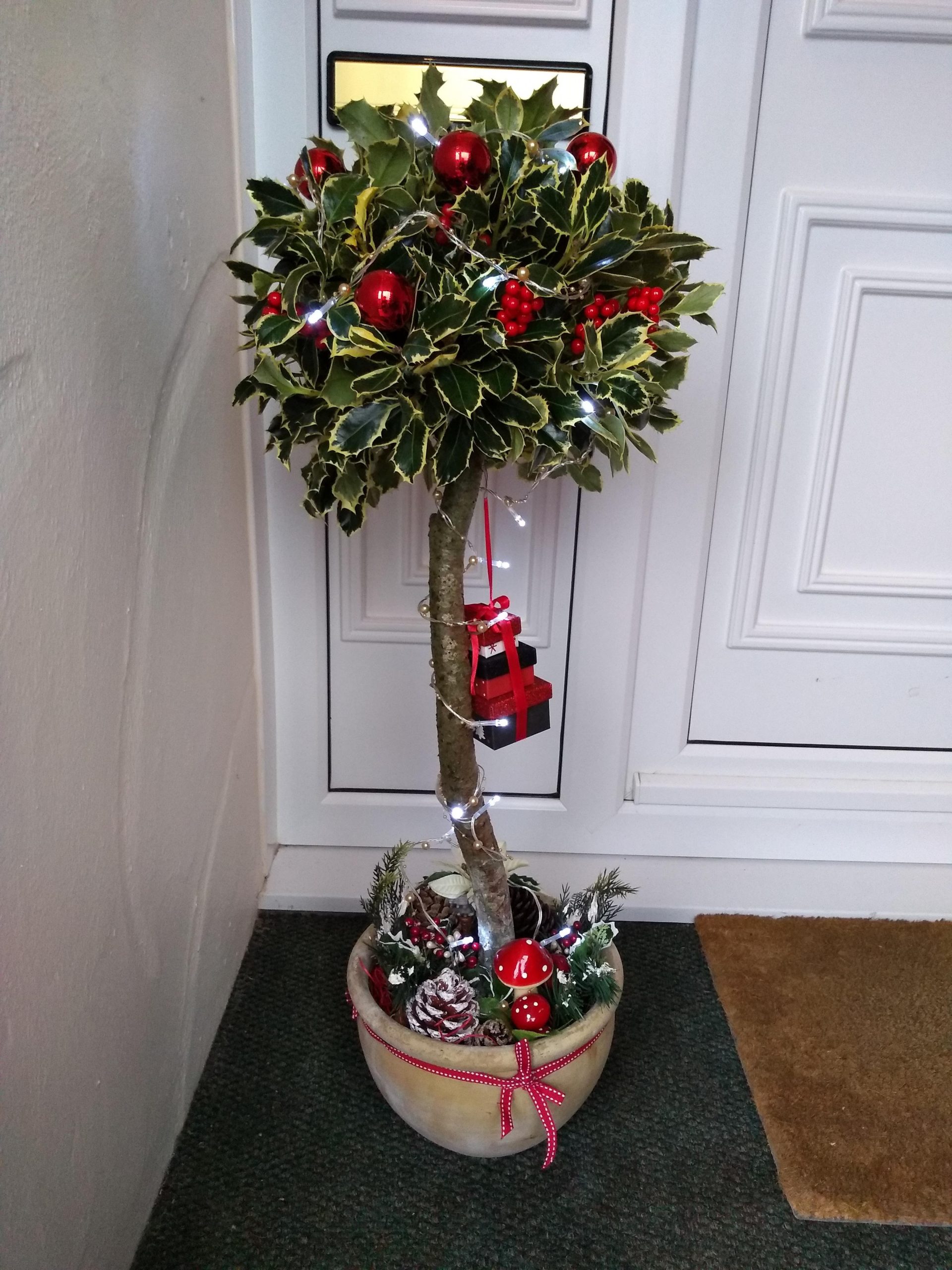 How to Make a Christmas Holly Tree